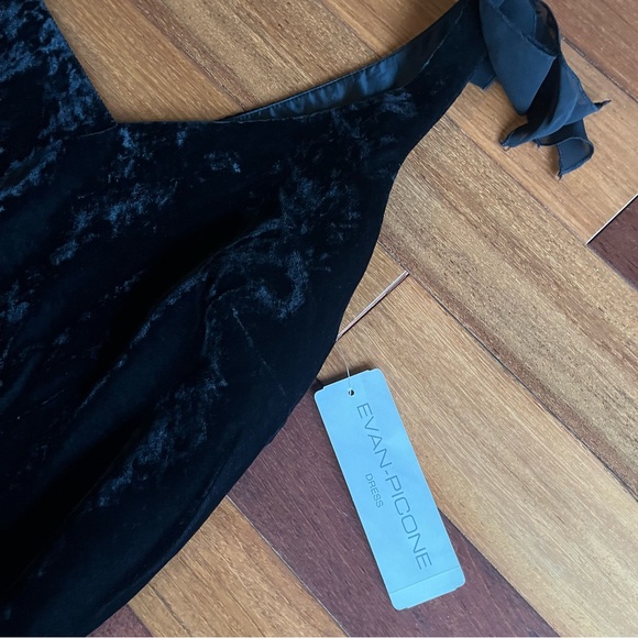 VINTAGE VELVET ASYMMETRICAL DRESS SHOULDER BOWS - Picture 2 of 8